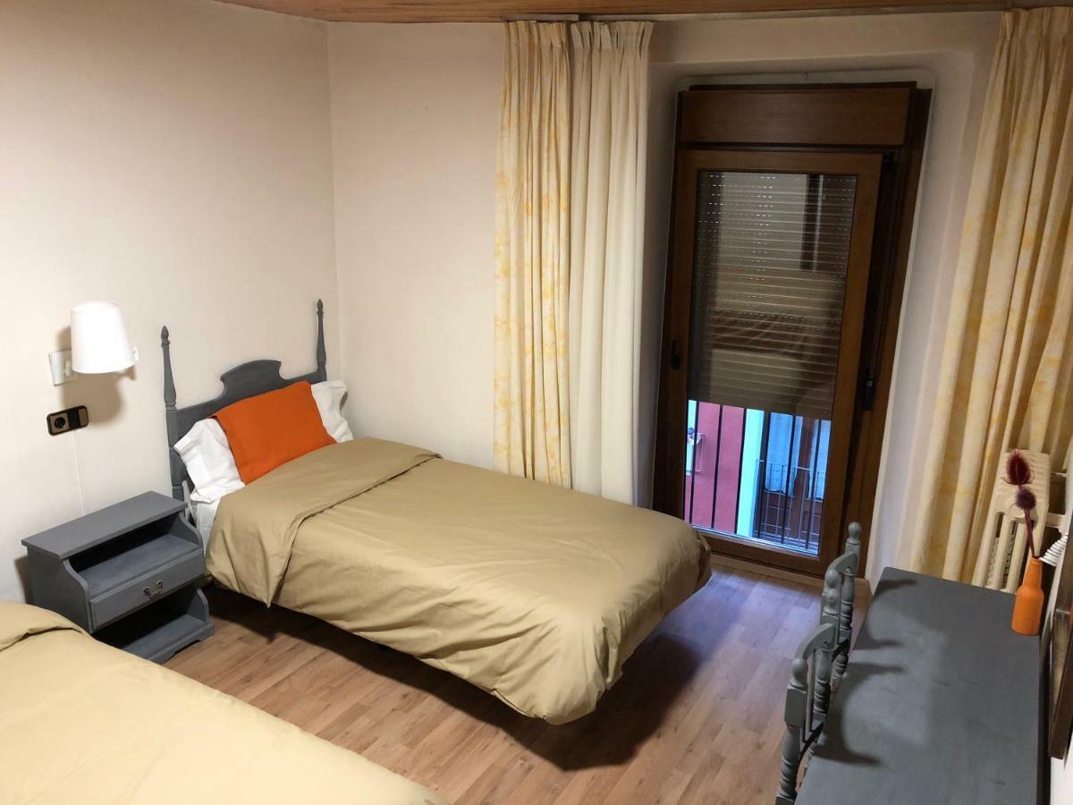 Hostal Di Verena Пучсерда Экстерьер фото